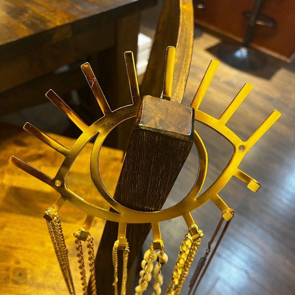 Third Eye necklace organizer